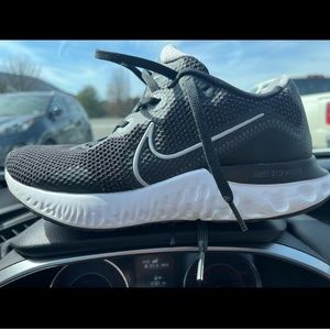 Womens Nike athletic tennis shoes